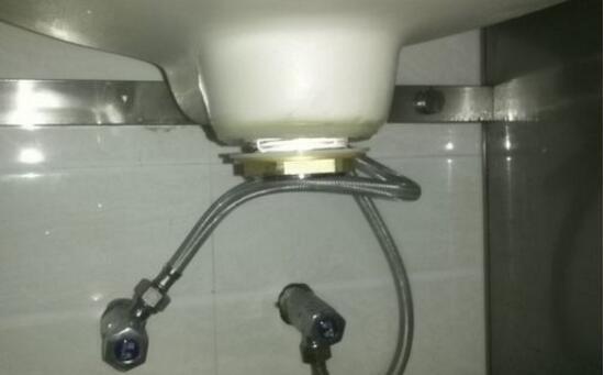 家里的水槽漏水怎么辦?如何更換盆排水管?